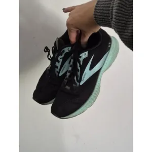 Brooks Black Running Shoes 8.5 with Light Blue Accents thumbnail 5
