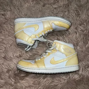 Nike Air Jordan 1 Phat White Wolf Golden Swoosh High Cut Sneaker Size 8 thumbnail 2