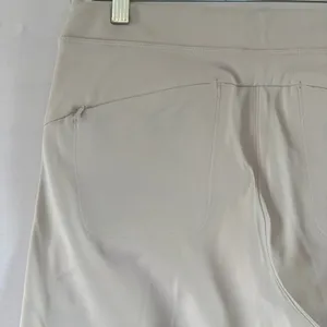 Athleta Womens light Gray Pintuck Straight Leg Zipper Pocket Casual Pants Size M thumbnail 4
