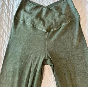 Green Aerie Flare Leggings thumbnail 3
