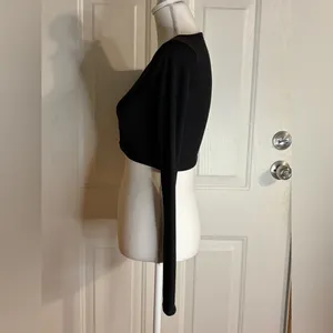 White Fox Boutique Black Ribbed Crop Top size Medium thumbnail 4