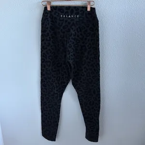 Balance Athletica Vitality High Rise Kingdom Leggings Panther Black Velvet M thumbnail 5