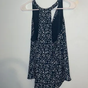 Loft Women's Green and White Blouse sleeveless thumbnail 3