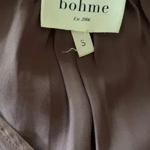 bohme Ruffled V-Neck‎ Maxi Dress in dark mauve thumbnail 4