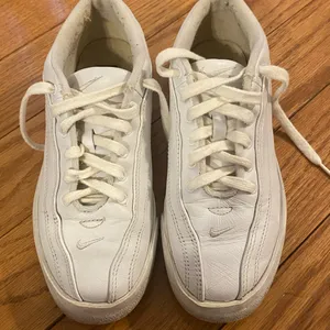 Womens VTG 2003 Nike Challenge Court White Leather Tennis Shoes 143010-111‎ 7.5 thumbnail 2