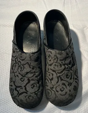 Sanita Black Floral thumbnail 1