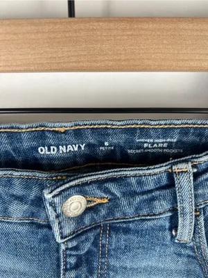 Old Navy Higher High-Rise Flare Jeans 6 Petite Medium Wash Clover thumbnail 4