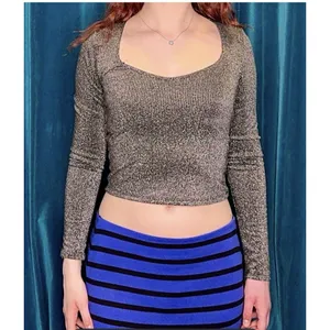 Old Navy Black & Silver Sparkly Croptop. Medium. Great clubbing or New Years Top thumbnail 7