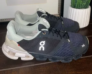 On Cloud Cloudflyer Running Shoes / Sneakers size 9 thumbnail 1