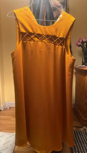 Forever 21 Yellow midi dress with lace in front #yellowdress #mididress Never worn and comes with extra button Size L but fits like a Medium thumbnail 1