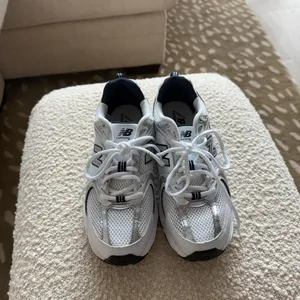 New Balance White and Black Sneakers thumbnail 4