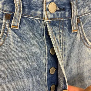 Aritzia Denim Forum The Joni‎ High Rise Loose Light Wash Jeans Size 28/29 Length thumbnail 6