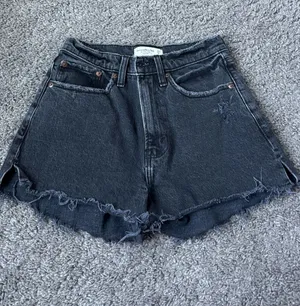 Abercrombie Curve Love The Mom Shorts High-Rise thumbnail 1