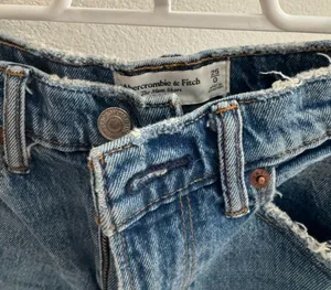 Abercrombie High Rise Mom Short - Blue Denim thumbnail 4