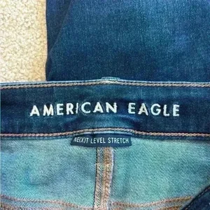 American eagle blue distressed jeggings in size 4 long thumbnail 4