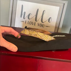 Unr8ed Serena Sparkly Gold Flip Flops Size 7 thumbnail 13