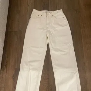 Abercrombie Women's White Jeans thumbnail 1