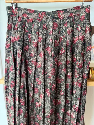 Vintage Susan Bristol Floral Pleated Maxi Skirt in Olive and Berry Size 8 thumbnail 2