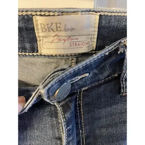 BKE Jeans Payton Straight Medium Wash Denim 27” The Buckle Low Rise 29.5”inseam thumbnail 3