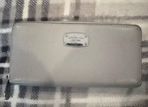 Michael Kors Wallet thumbnail 1