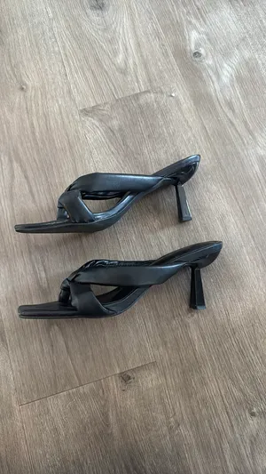 Black kitten heels Size 9.5 thumbnail 2
