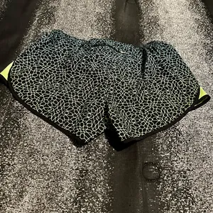 Womens large Nike Dri Fit shorts thumbnail 3