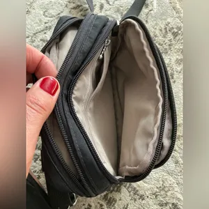 Baggallini Practical Bagallini crossbody 🖤🖤🖤 thumbnail 8