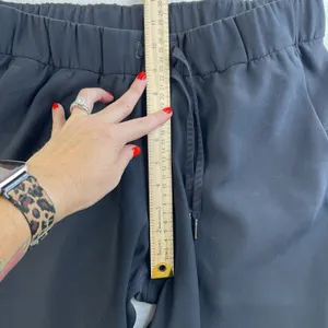 Lululemon Athletica Sz 8 On The Fly Jogger Pant Black Wrinkle Free Travel‎ Sleek thumbnail 13