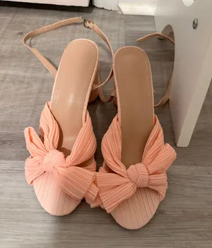 Pink bow heels Size 7.5 thumbnail 1