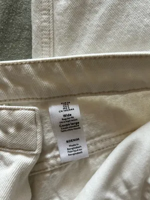 H&M High-Waisted Jeans thumbnail 4