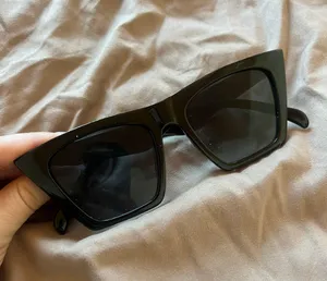 Sunglasses thumbnail 1