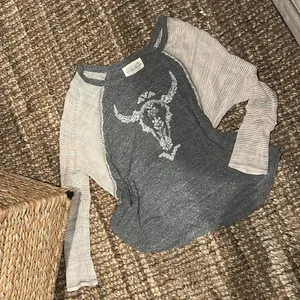 Free People We The Free Bull Skull Embroidered Raglan Long Knit Sleeve Gray Top Size Medium thumbnail 3