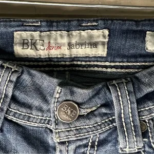 BKE Sabrina Low Rise Boot Cut Thick Stitch‎ Denim Jeans thumbnail 5