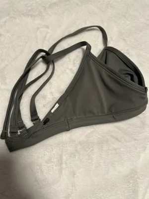 GymShark hunter green sports bra thumbnail 3