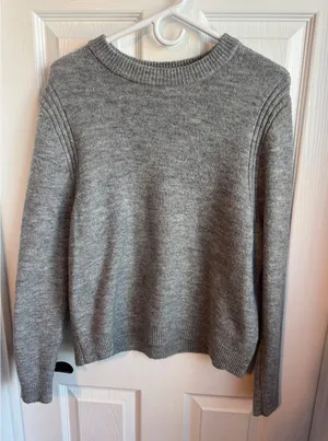 A New Day Women's Gray Knit Sweater‎ Size Medium Crewneck Lightweight Pullover thumbnail 1