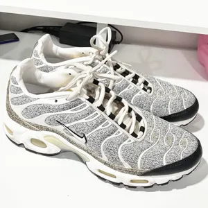 Nike AirMax TN Women Size 9.5‎ Low Top Athletic Sneakers Shoes thumbnail 3