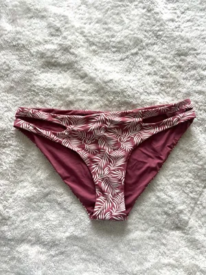 Dippin Daisy’s Leaf Print Triangle Bikini Set thumbnail 2