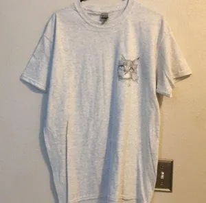 Gildan t shirt  L thumbnail 16