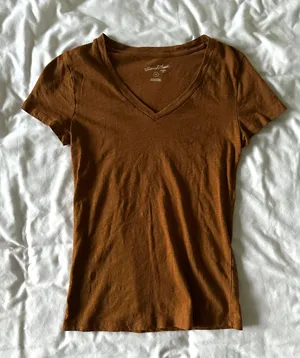 Universal Threads v neck t-shirt thumbnail 1