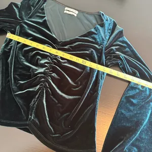 Urban outfitters Elegant Teal Velvet Women's‎ Top thumbnail 4