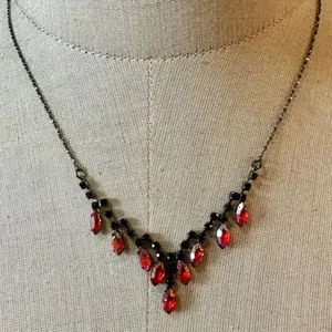 Avon Red /orange beaded Necklace thumbnail 1