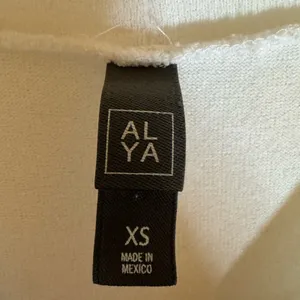 Women’s Alya Elegant White Puff Sleeve Fitted Top Super Soft‎ Size XS thumbnail 4