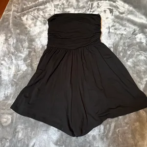 Cute strapless black romper Size XS thumbnail 1
