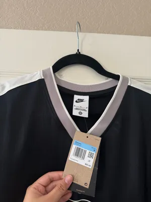 BNWT Women’s Nike V-Neck Jersey Top thumbnail 6