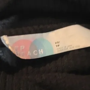 Free People Beach -459 Traveler‎ Pullover Split Back top in Black XS thumbnail 2