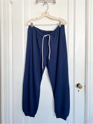 THE GREAT. • The Cropped Sweat Pant in True Navy blue terry knit slouchy jogger thumbnail 3