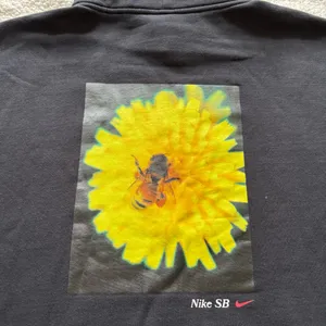 Nike SB Black Graphic Bee Dandelion Skate Pullover Hoodie L Gorpcore skatewear thumbnail 8