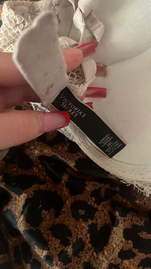Victoria's Secret Bra thumbnail 3