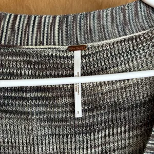 Free People Cardigan‎ Sweater Women S Grey Brown Space Dye Knit Cropped V-Neck thumbnail 3