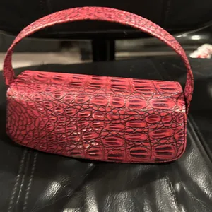 Red Crocodile thumbnail 2